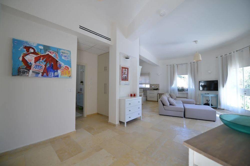 Pina Barosh Bnb Rosh Pinna Exterior photo